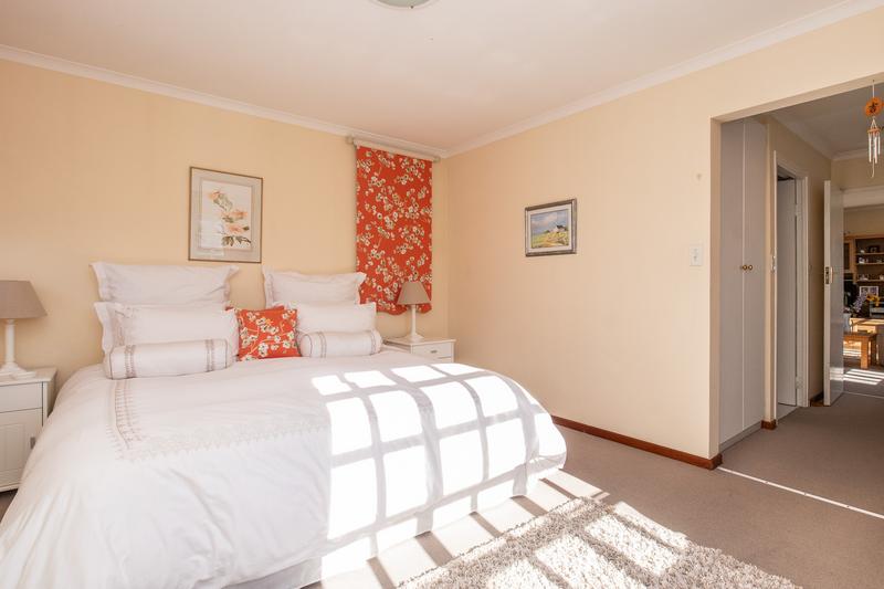 4 Bedroom Property for Sale in Constantia Western Cape